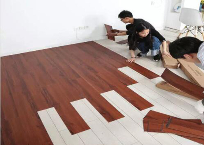 Self Adhesive PVC Plank Flooring 1.5mm Anti Corrosion Waterproof